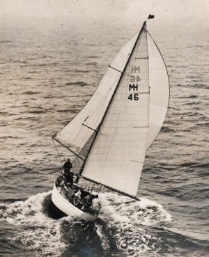 Siandra racing up the Derwent on her way to win in the Sydney to Hobart Yacht Race 1960